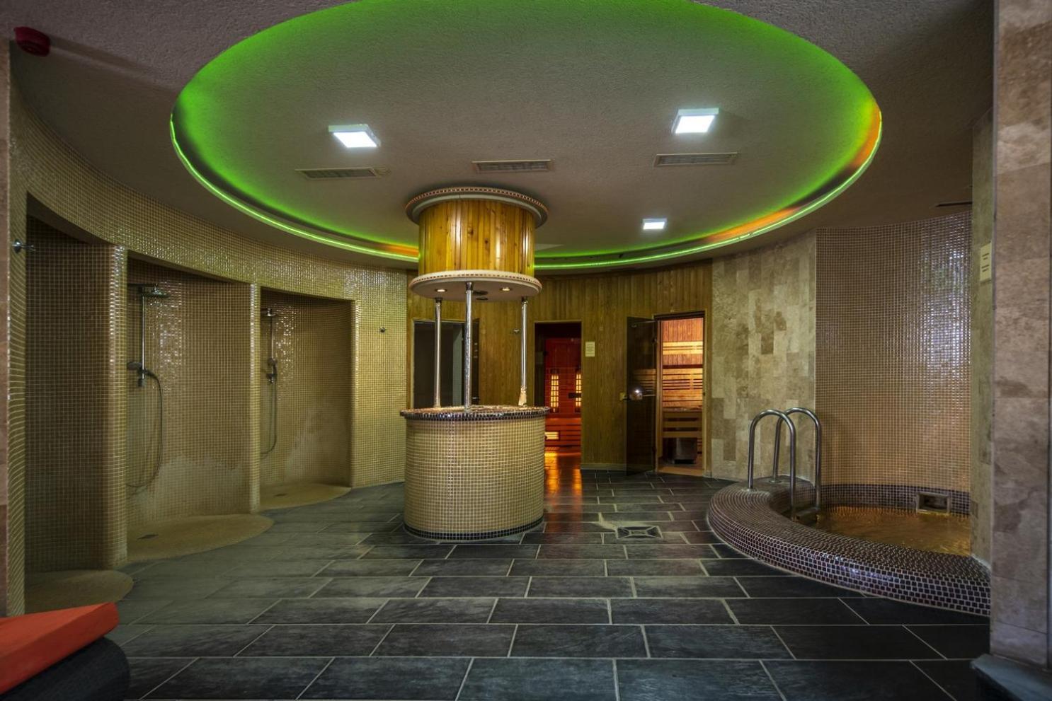 Erdospuszta Club Hotel Fenyves Дебрецен Экстерьер фото